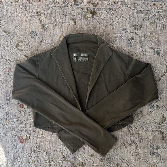 Cool Eco-Friendly Cropped Bolero Top (designed in Montreal) - Picture 2 of 8